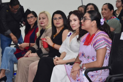 En el marco del 73.&ordm; aniversario del reconocimiento del derecho de las mujeres al voto en M&eacute;xico, la Mtra. Myriam Gonz&aacute;lez, titular de la SISyDIC de la UNACH, particip&oacute; en el acto conmemorativo en el Auditorio del Humanismo del H. Congreso del Estado