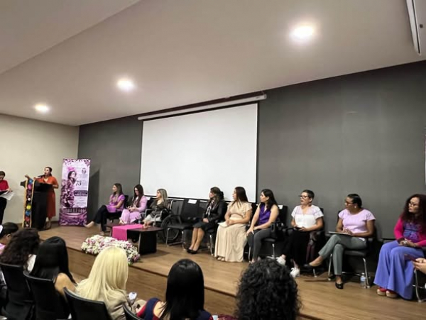En el marco del 73 aniversario del reconocimiento del derecho de las mujeres al voto en M&eacute;xico, realizado en  el Auditorio del Humanismo del H. Congreso del Estado se llev&oacute; el conversatorio "Del sufragio femenino a la defensa de la paridad efectiva&rdquo;